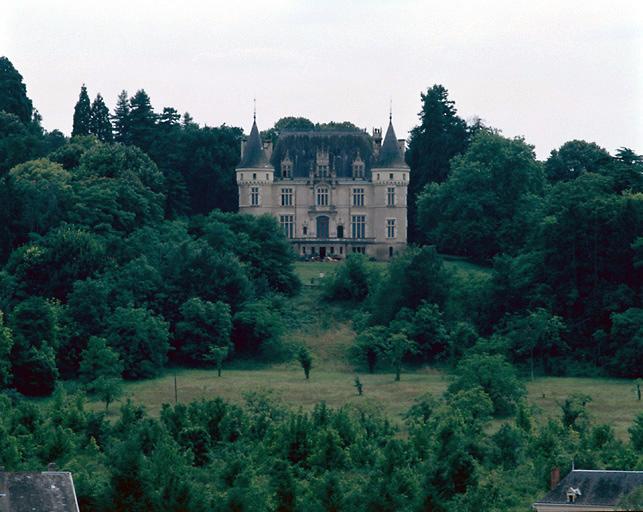 Замок и парк в 2000 г.